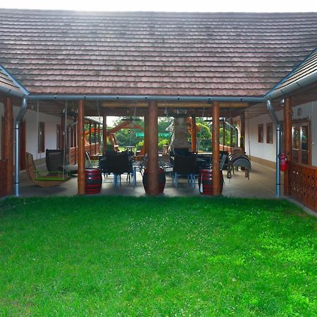 Nyakiglab Villa Szegi 外观 照片