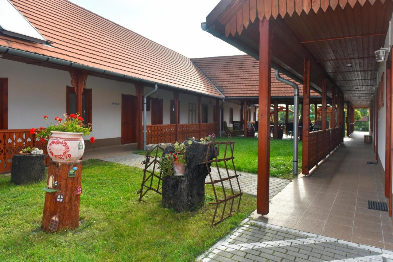 Nyakiglab Villa Szegi 外观 照片