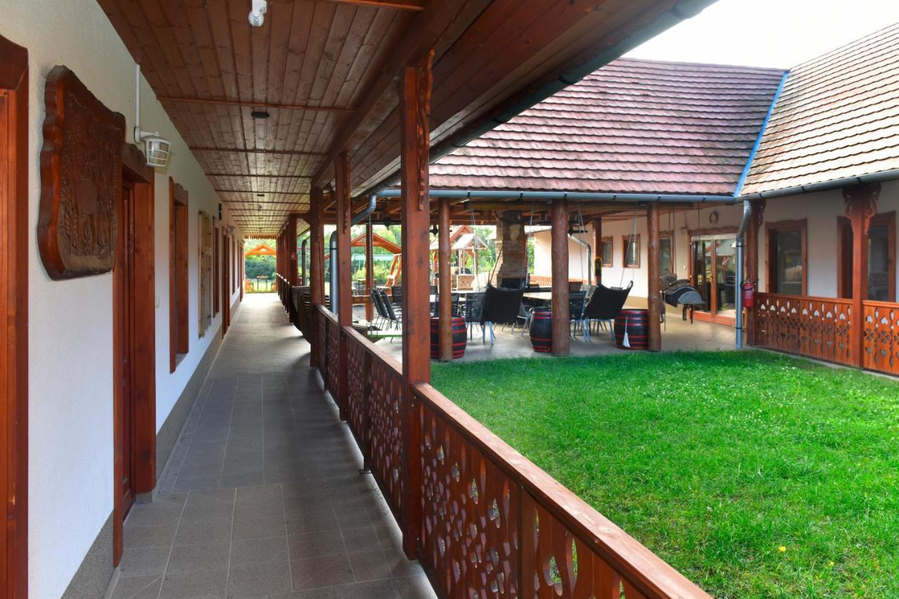 Nyakiglab Villa Szegi 外观 照片