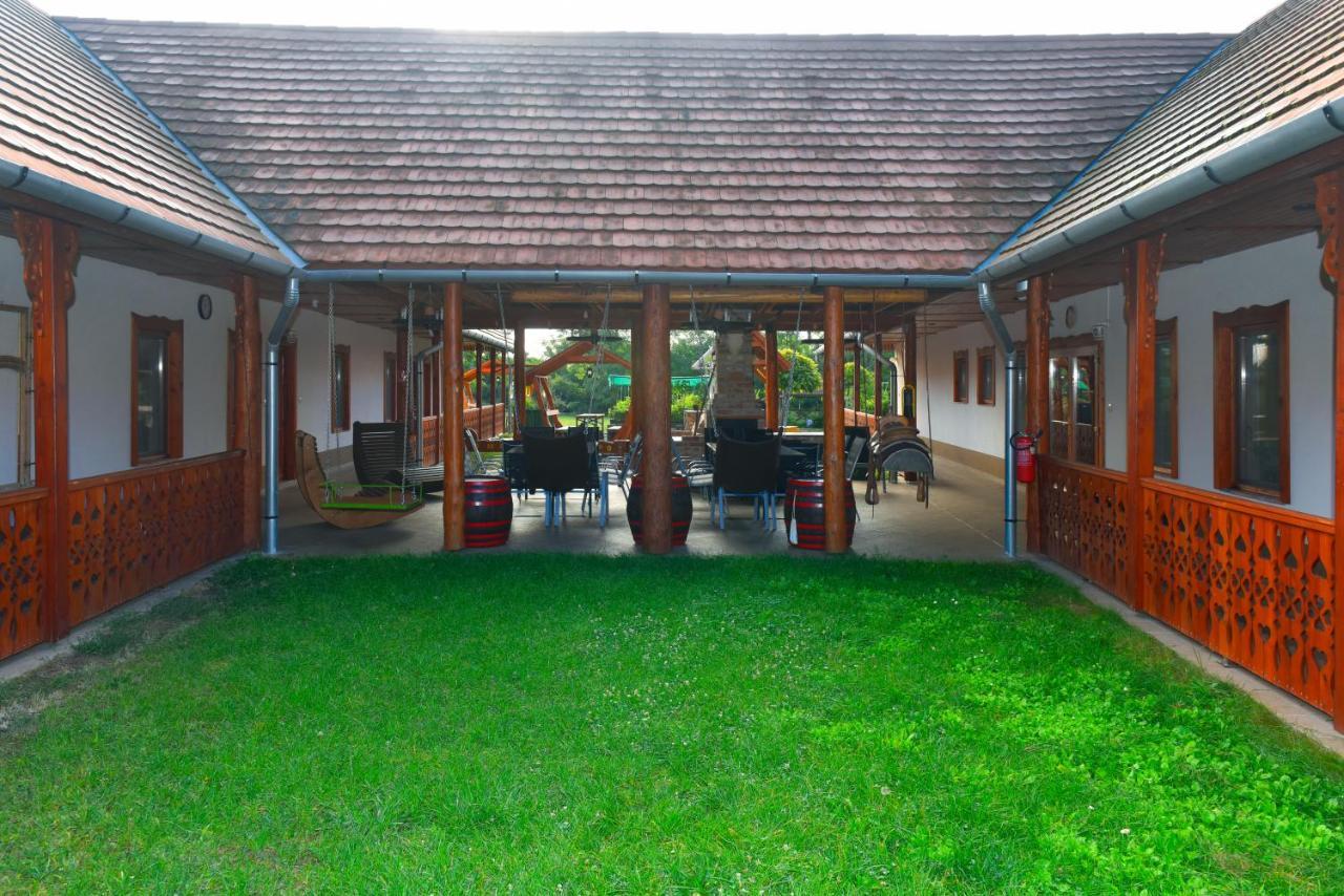 Nyakiglab Villa Szegi 外观 照片