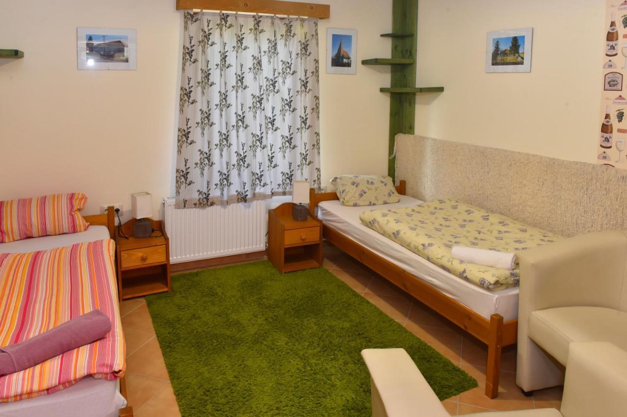 Nyakiglab Villa Szegi 外观 照片